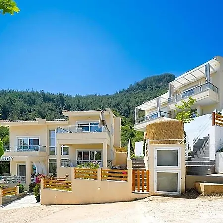 Апарт-отель Inroy Sea View