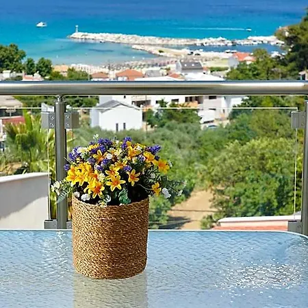 Inroy Sea View Апарт-отель