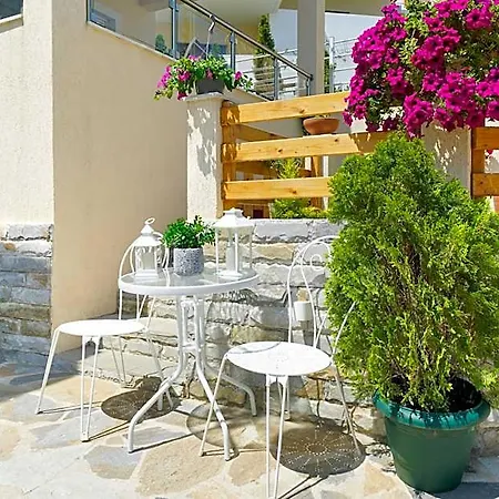 Inroy Sea View 4* لايميناس