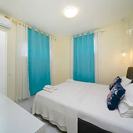 Ξενοδοχείο με διαμερίσματα Inroy Sea View