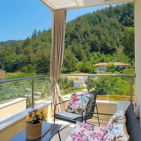 Inroy Sea View Апарт-отель