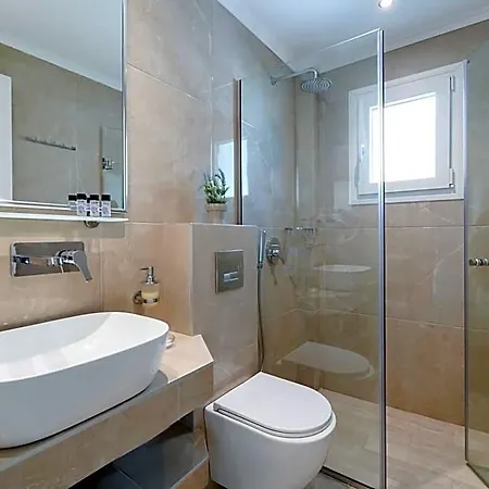 فندق Inroy Sea View 4*