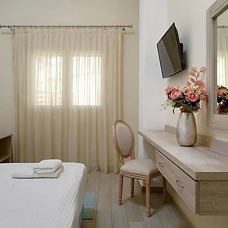 Inroy Sea View 4*