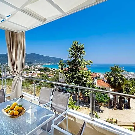 Inroy Sea View فندق 4*