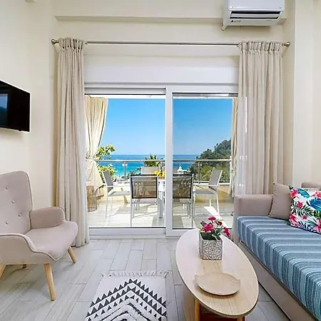 فندق Inroy Sea View لايميناس